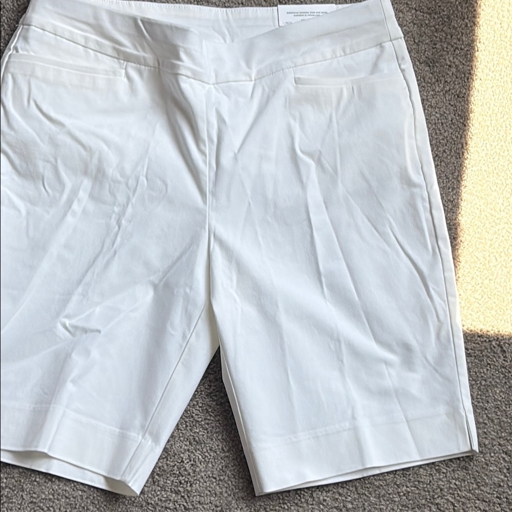 Chico's White Bermuda so slimming Brigitte Shorts. Sz 8. NWT.